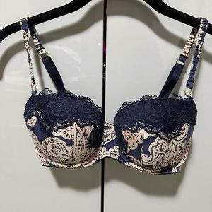Stella McCartney bra 34C- lightly padded and lace is in perfect condition
